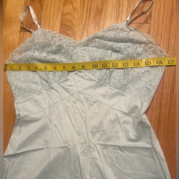 Vintage 50s/60s Baby Blue Vanity Fair Lacey Full Slip With Scalloped Lace Hem - Picture 11 of 11